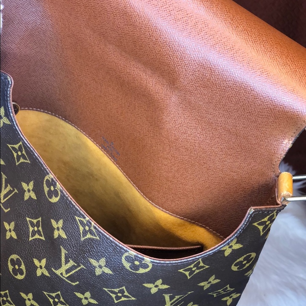 Authentic✅ - Picture 3 of 8